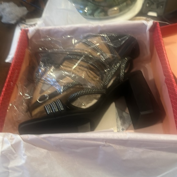NIB - size 9M. Dressy sandals for a night on the town 😊 - Picture 6 of 6